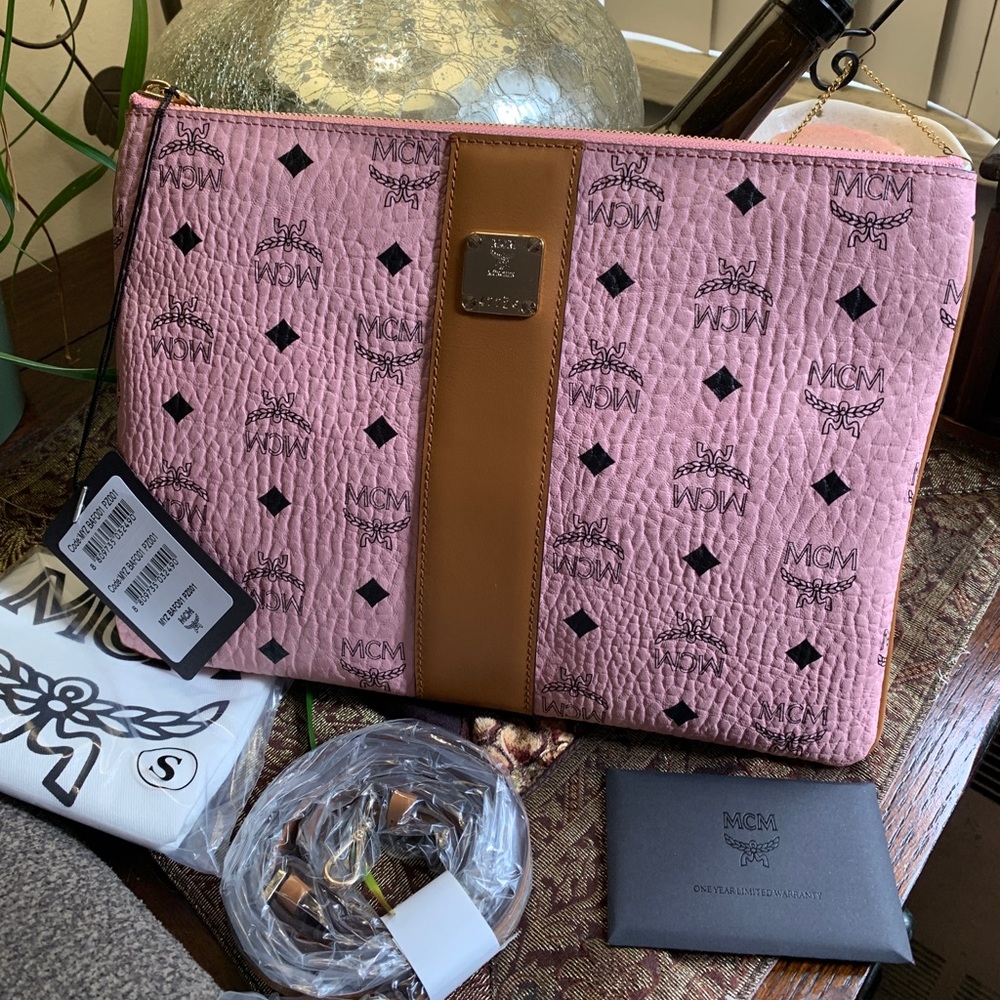 ⛔️SOLD⛔️Auth.MCM logo Diamond Leather zip clutch - Picture 1 of 15